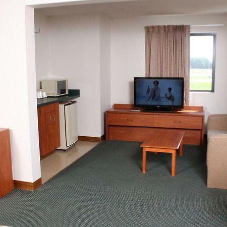 Centerstone Inn & Suites Carlyle Eksteriør bilde